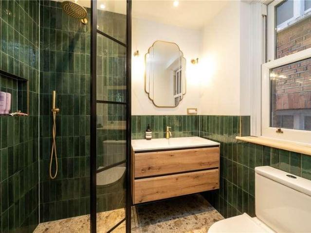 2 bed flat for sale