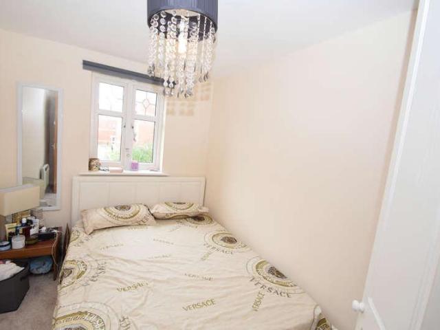 2 bed flat for sale