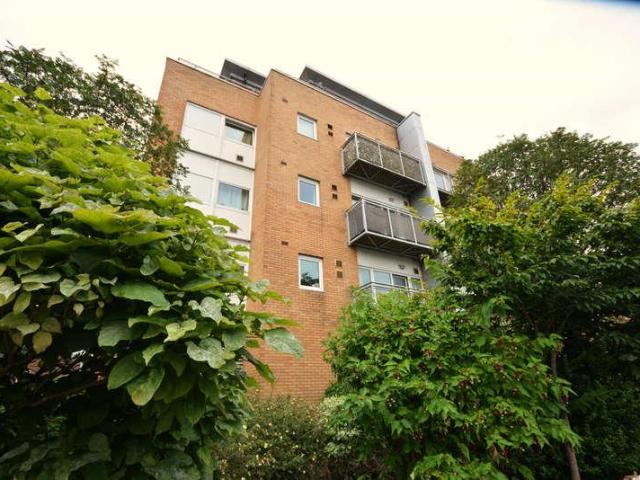 2 bed flat for sale