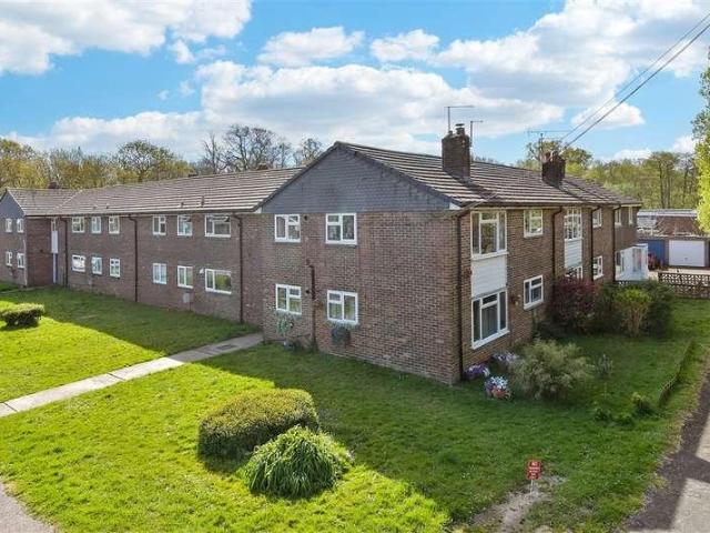 2 bed flat for sale