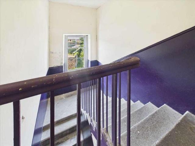 2 bed flat for sale