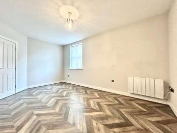 2 bed flat for sale