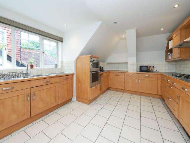 2 bed flat for sale