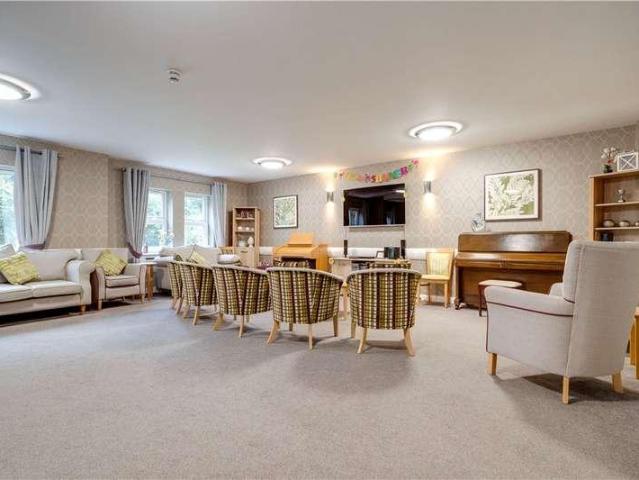 2 bed flat for sale