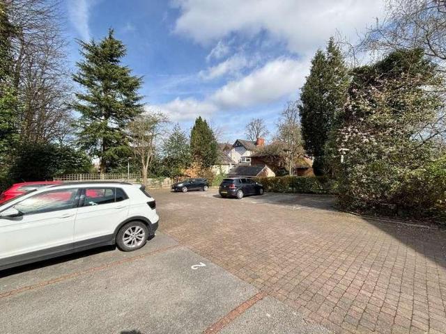 2 bed flat for sale