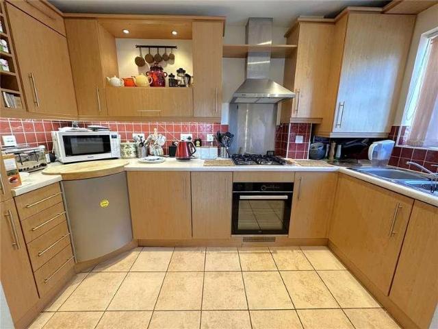 2 bed flat for sale