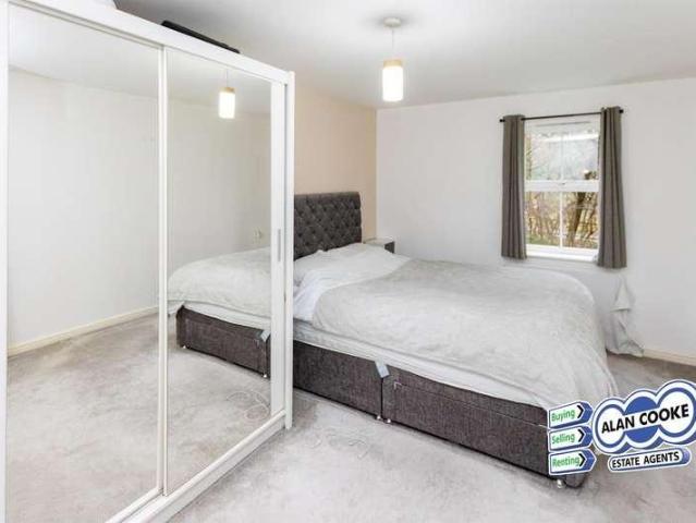 2 bed flat for sale