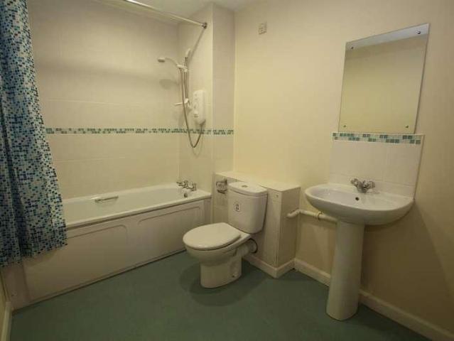 2 bed flat for sale