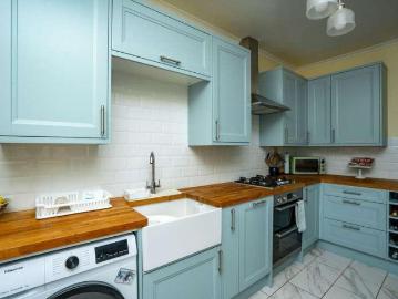 2 bed flat for sale