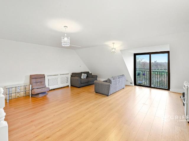 2 bed flat for sale