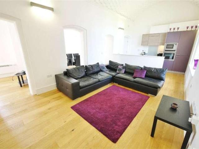 2 bed flat for sale