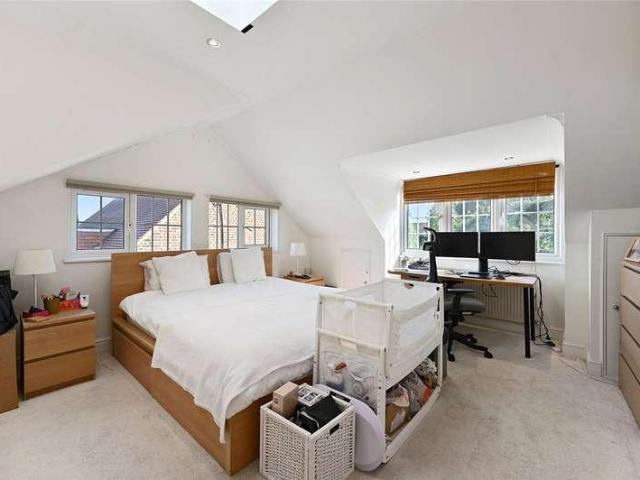 2 bed flat for sale