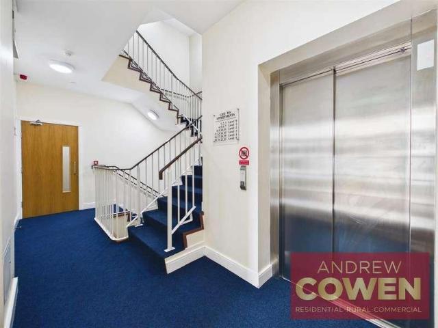 2 bed flat for sale