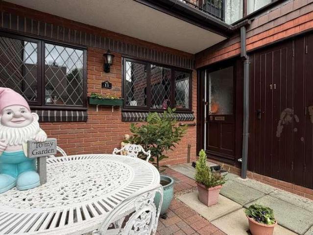 2 bed flat for sale