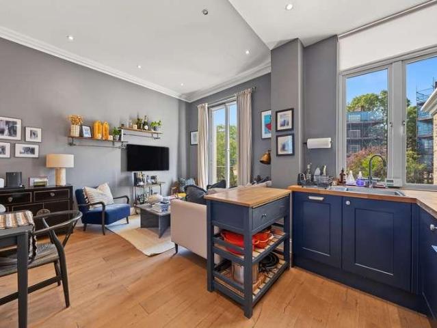 2 bed flat for sale