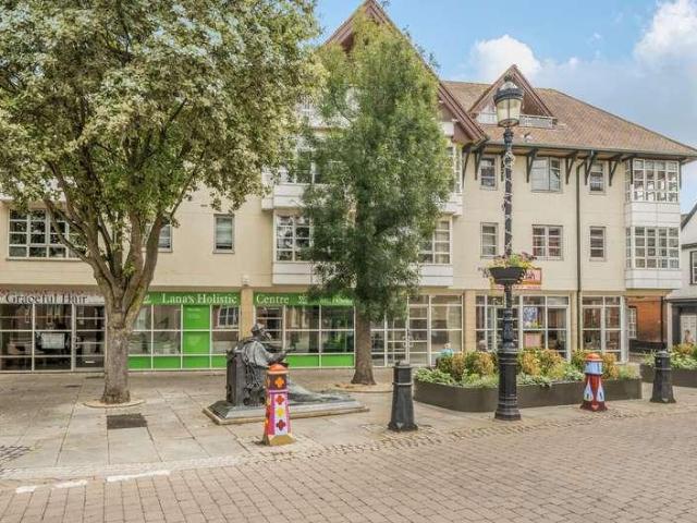 2 bed flat for sale