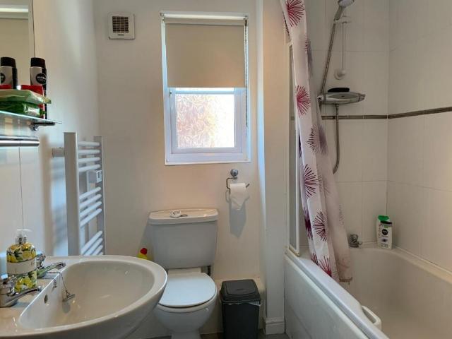 2 bed flat for sale
