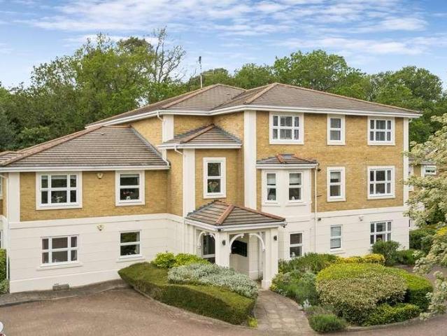 2 bed flat for sale