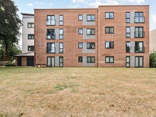 2 bed flat for sale