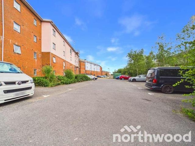 2 bed flat for sale