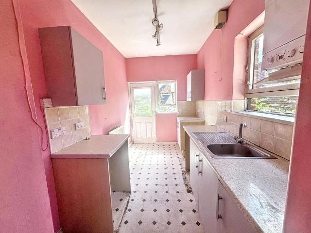 2 bed flat for sale