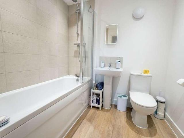 2 bed flat for sale