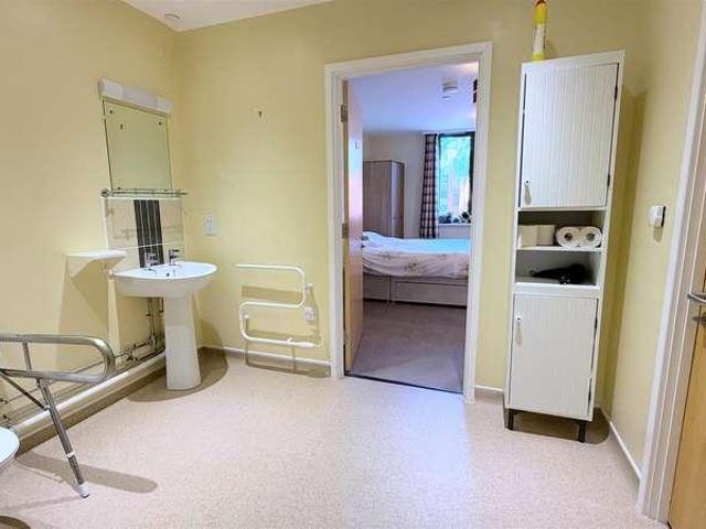 2 bed flat for sale