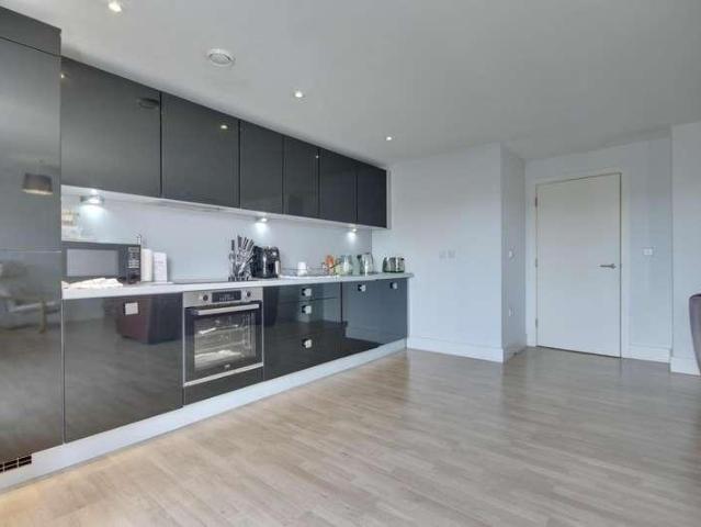 2 bed flat for sale