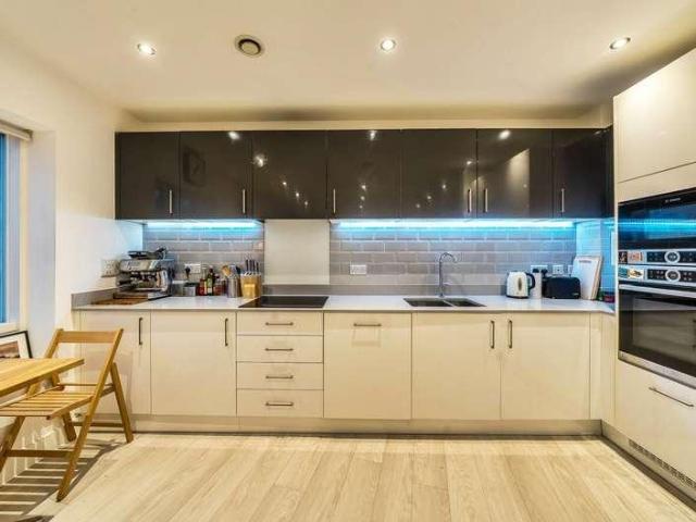 2 bed flat for sale