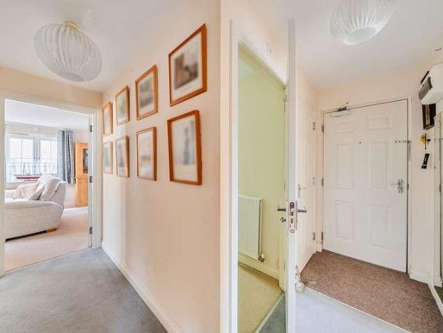 2 bed flat for sale