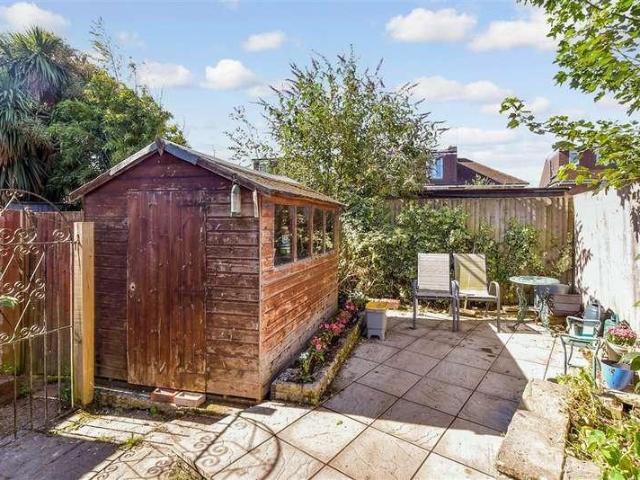 2 bed flat for sale