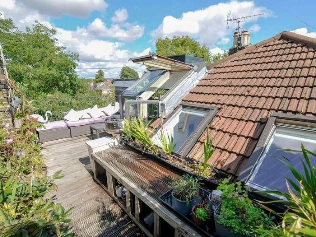 2 bed flat for sale