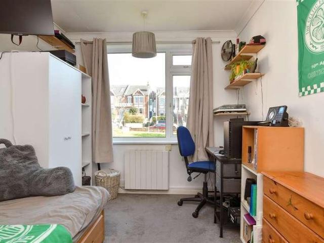 2 bed flat for sale