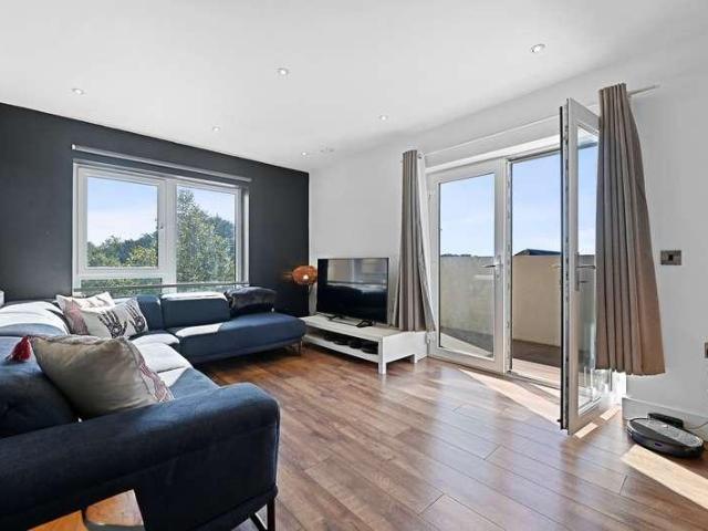 2 bed flat for sale