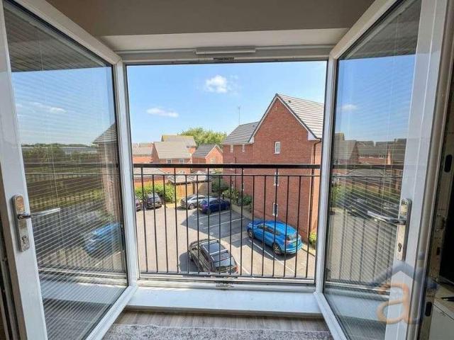 2 bed flat for sale