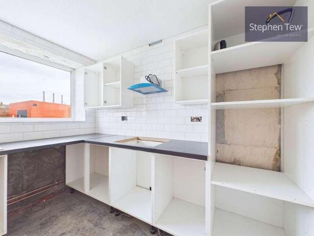 2 bed flat for sale