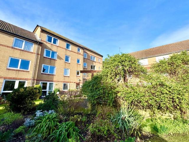 2 bed flat for sale