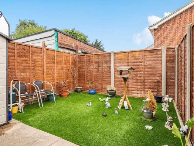 2 bed flat for sale