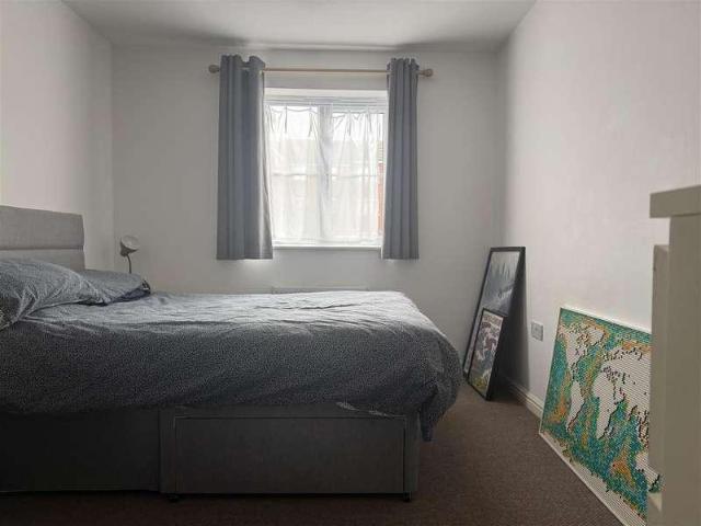2 bed flat for sale