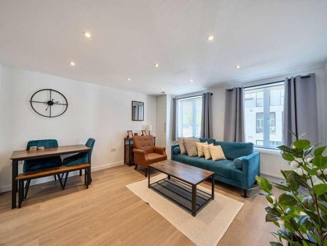 2 bed flat for sale