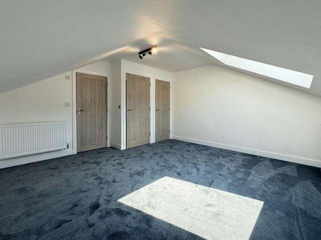 2 bed flat for sale