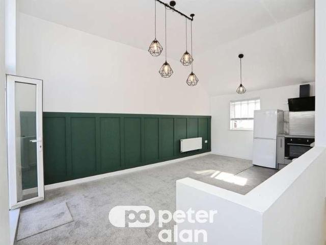 2 bed flat for sale