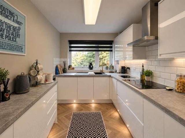 2 bed flat for sale