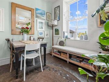2 bed flat for sale