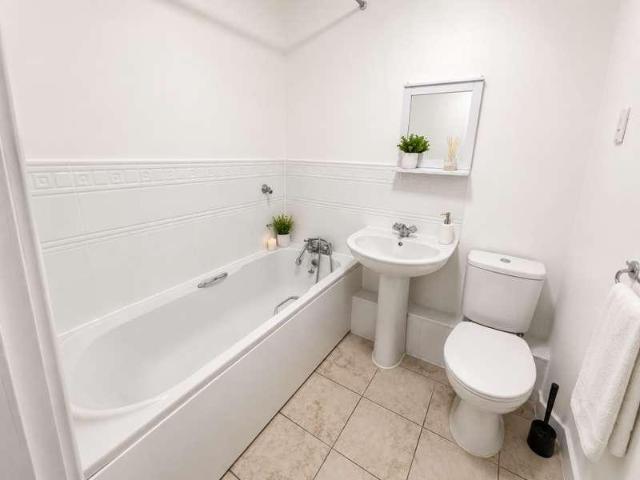2 bed flat for sale