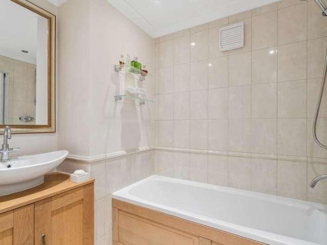3 bed flat for sale