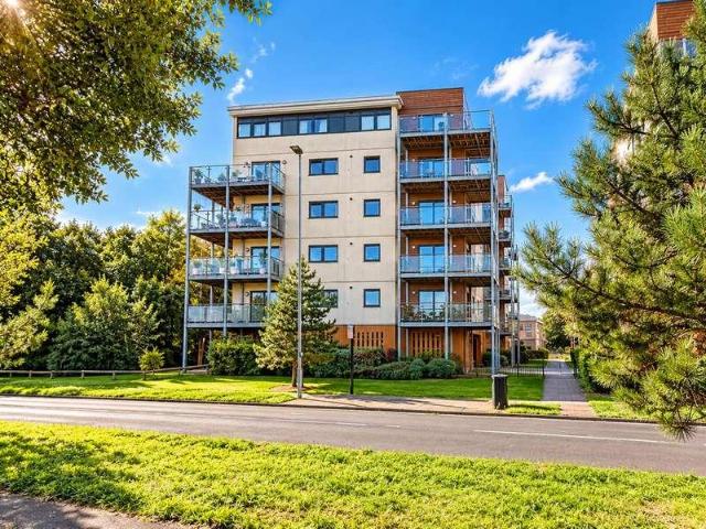 2 bed flat for sale