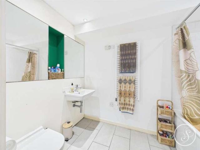 2 bed flat for sale