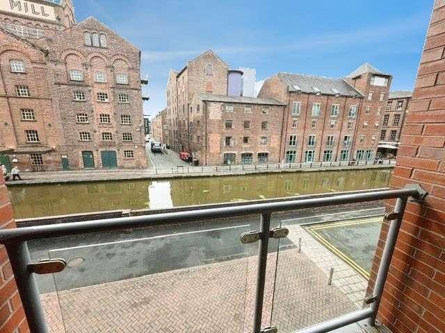 2 bed flat for sale