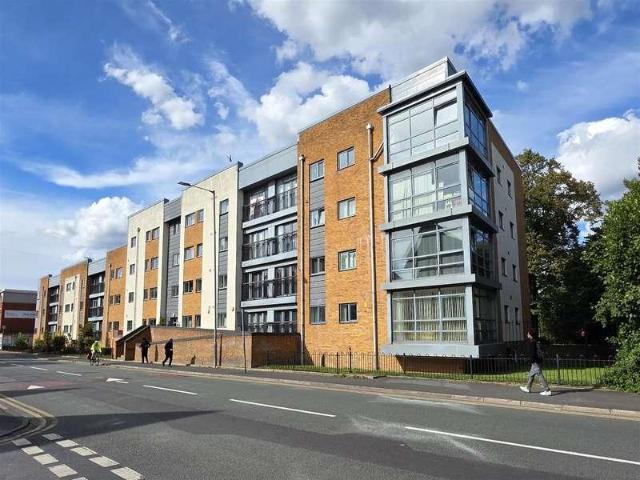 2 bed flat for sale